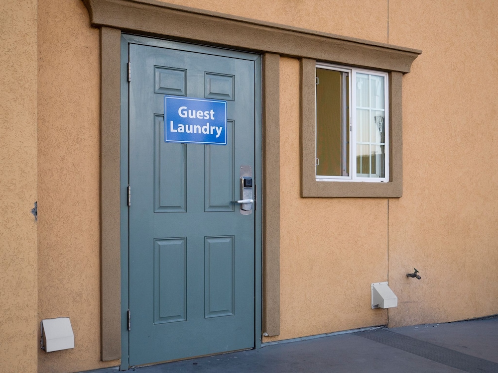 Rodeo Lodge (ex Americas Best Value Inn and Suites-Clovis/Fresno) 34/59
