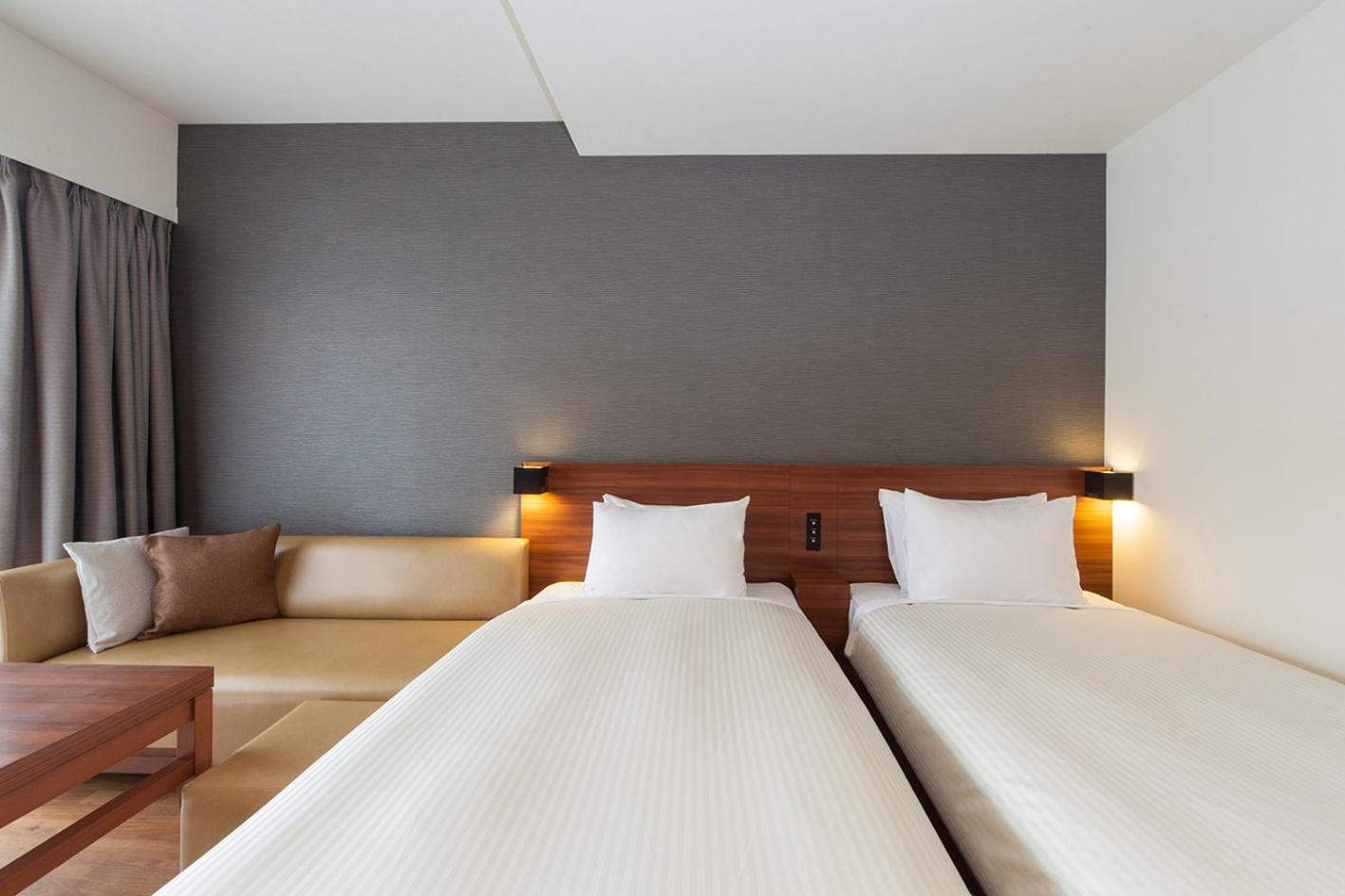 Moderate, Twin Beds, Sofa, North Wing