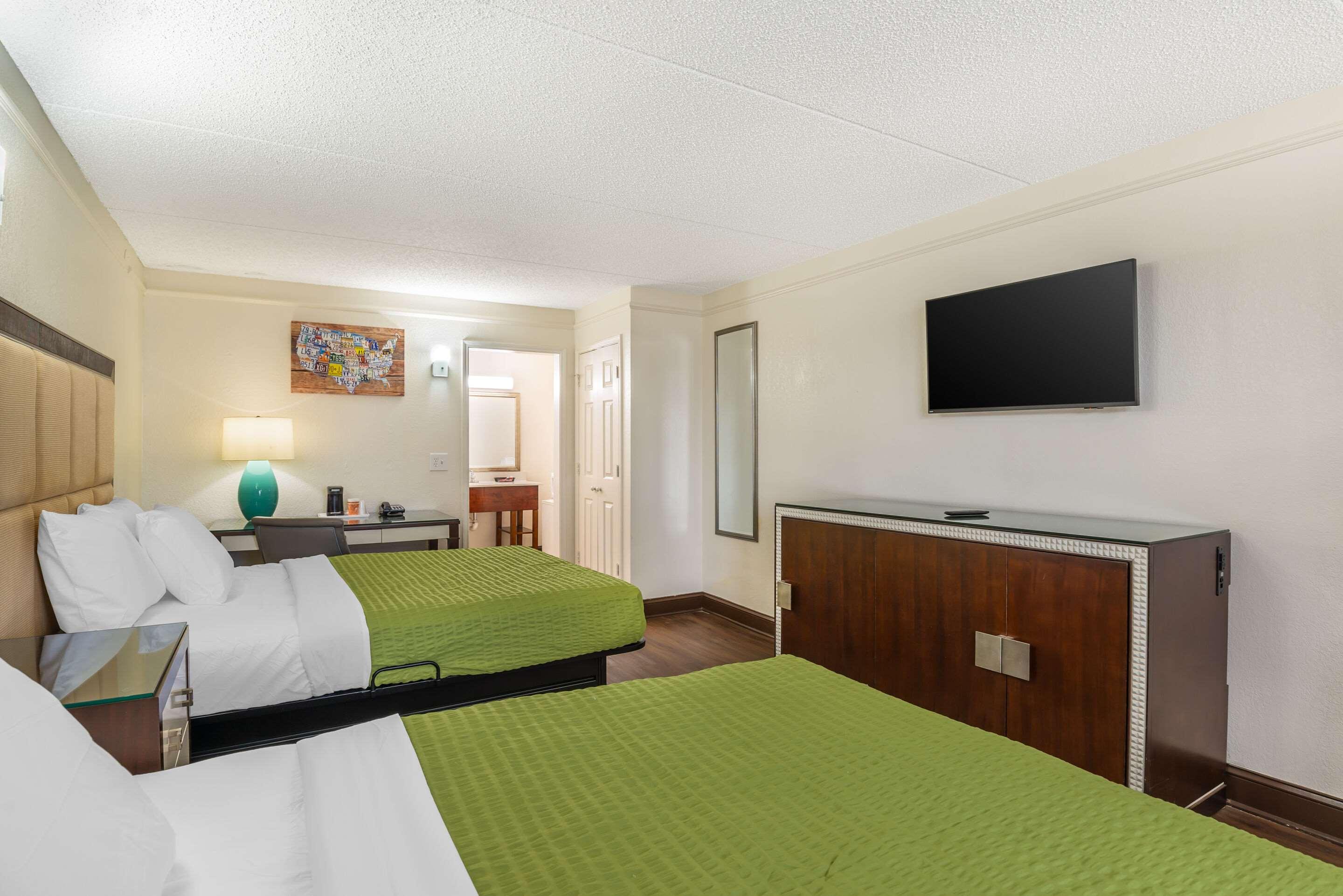 Room, 2 Double Beds, Smoking, Econo Lodge Richmond-North Chesterfield 2/5