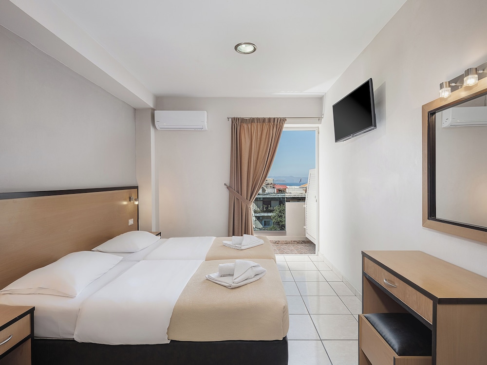 ROOM, TWIN BEDS