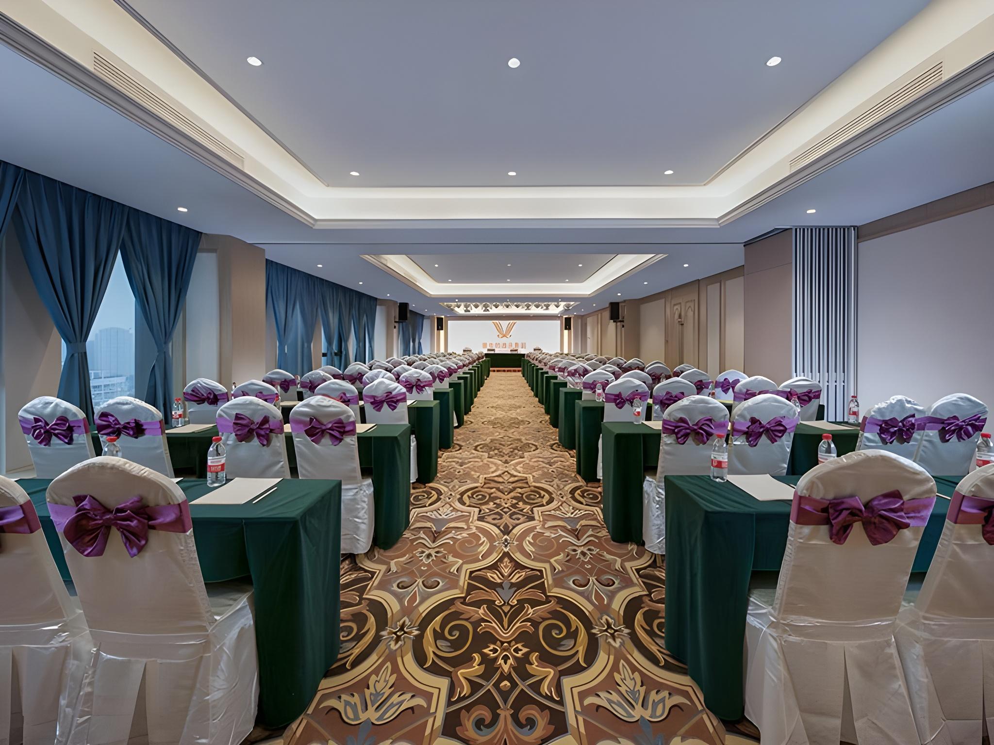 Vienna International Hotel (Chongqing Changshou High-speed Railway Station) 43/48