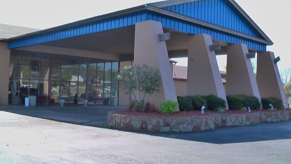 River Valley Inn and Suites 3/42