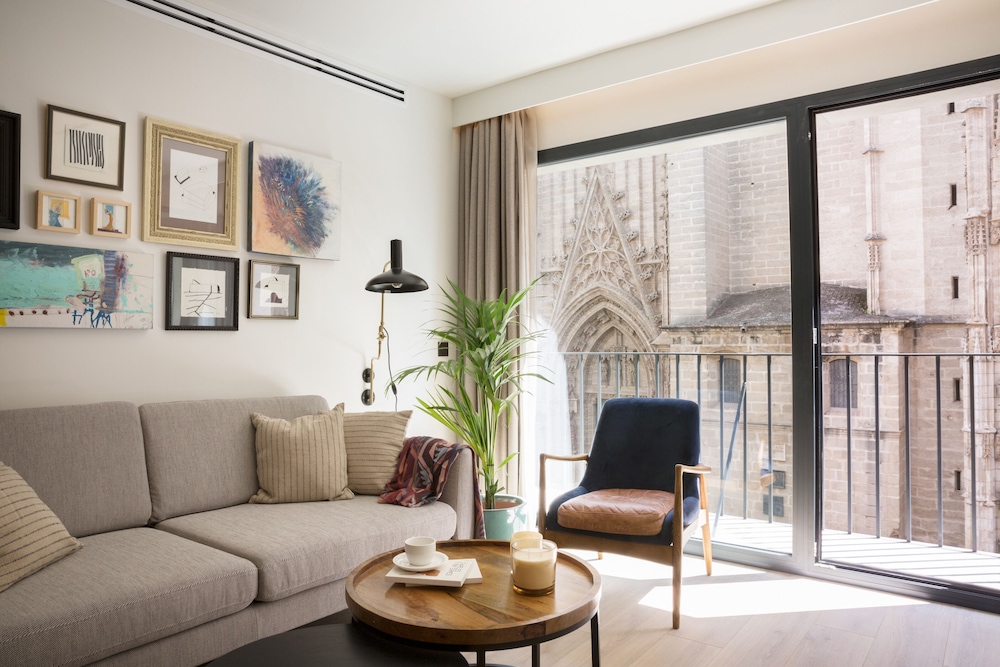 PUERTA CATEDRAL SUITES 38/50
