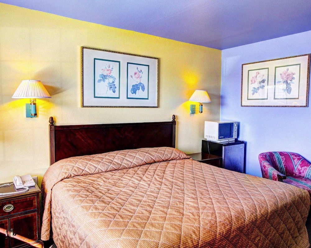 Rodeway Inn 12/22