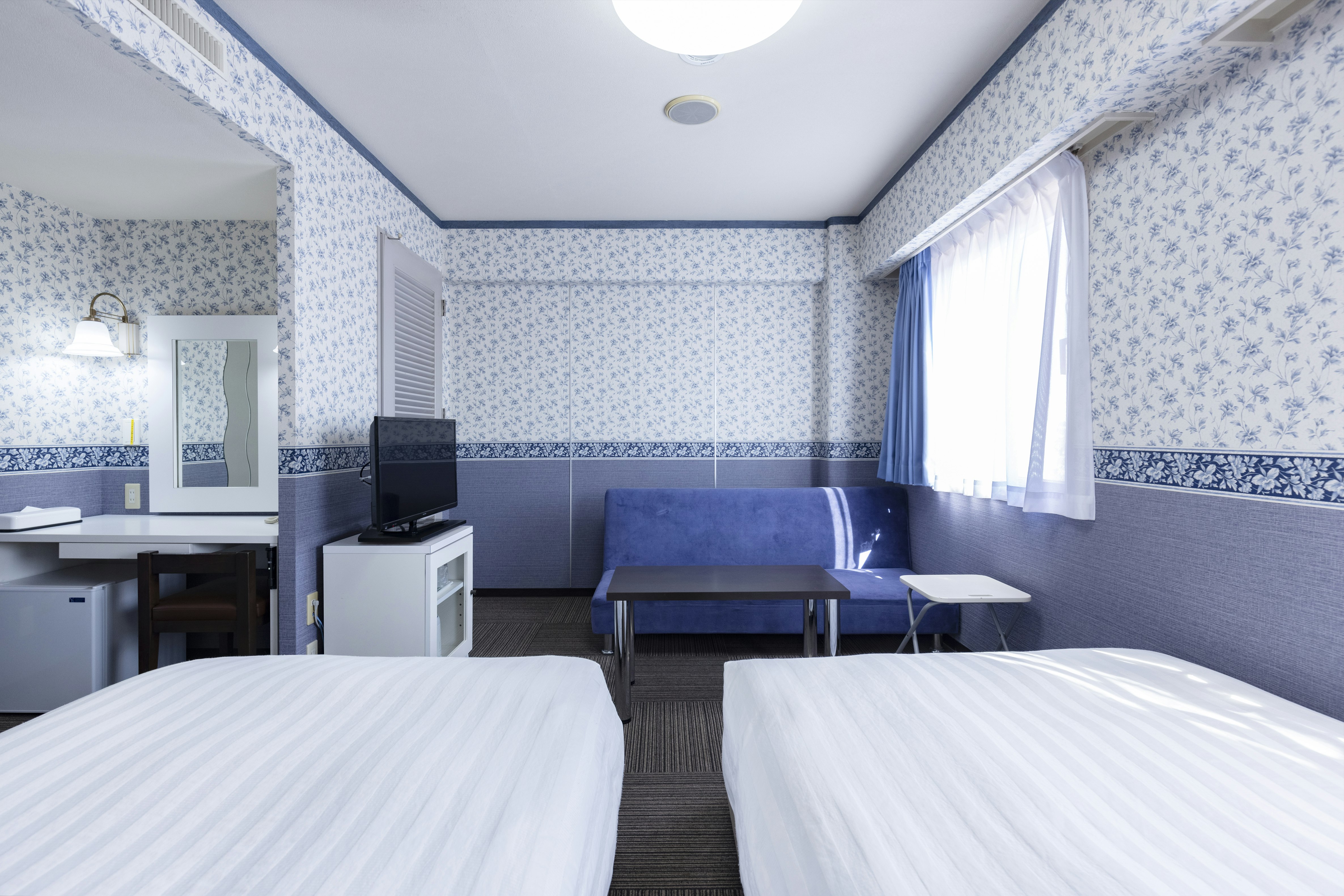 ROOM, TWIN BEDS