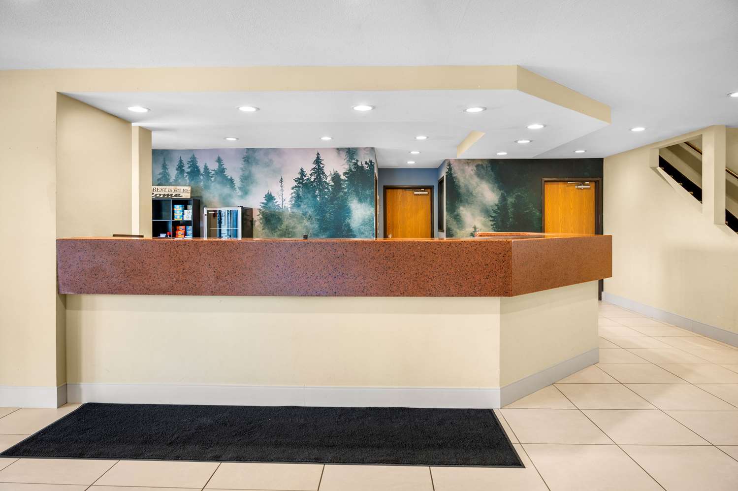 White Pines Inn & Suites of Holland 4/48