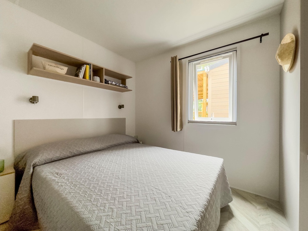 Mobile Home, Superior, Double and Twin Beds