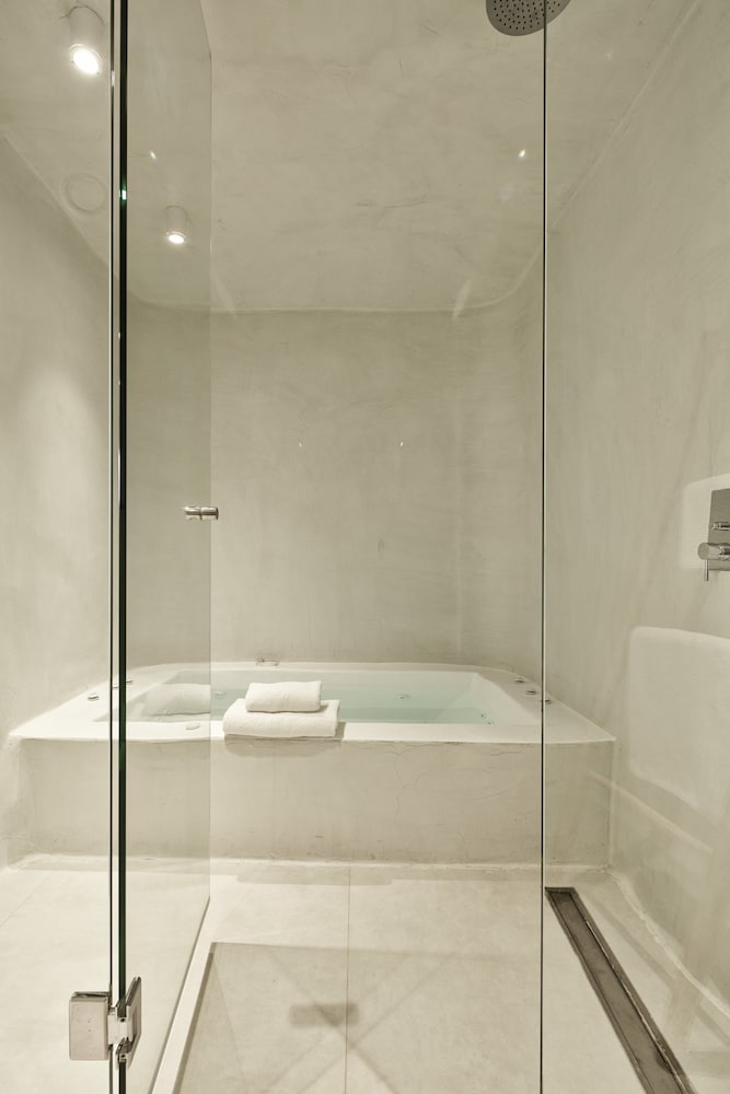 Cosmopolitan Suites - Adults Only 49/50