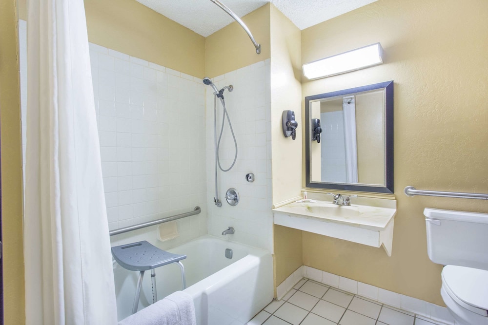 Quality Inn Texarkana Arkansas 34/35