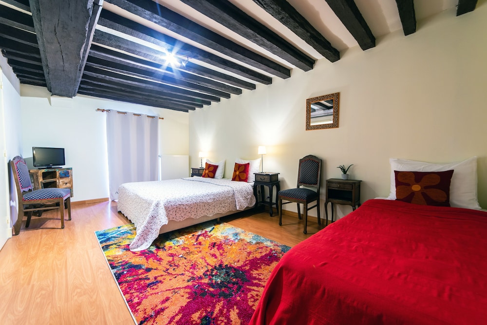 4 Bedrooms, House, 10 Beds