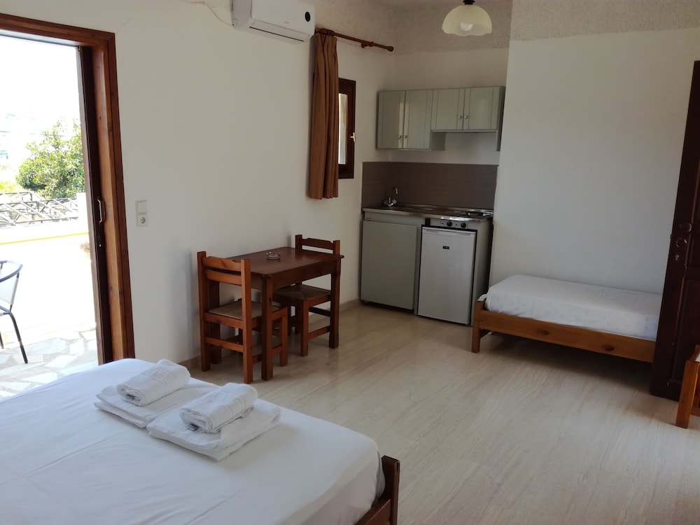 Karmi Studios & Apartments 10/25