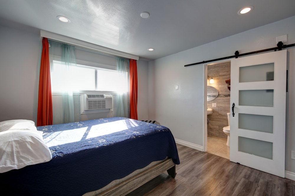Tradewinds All Suite LAX photo4