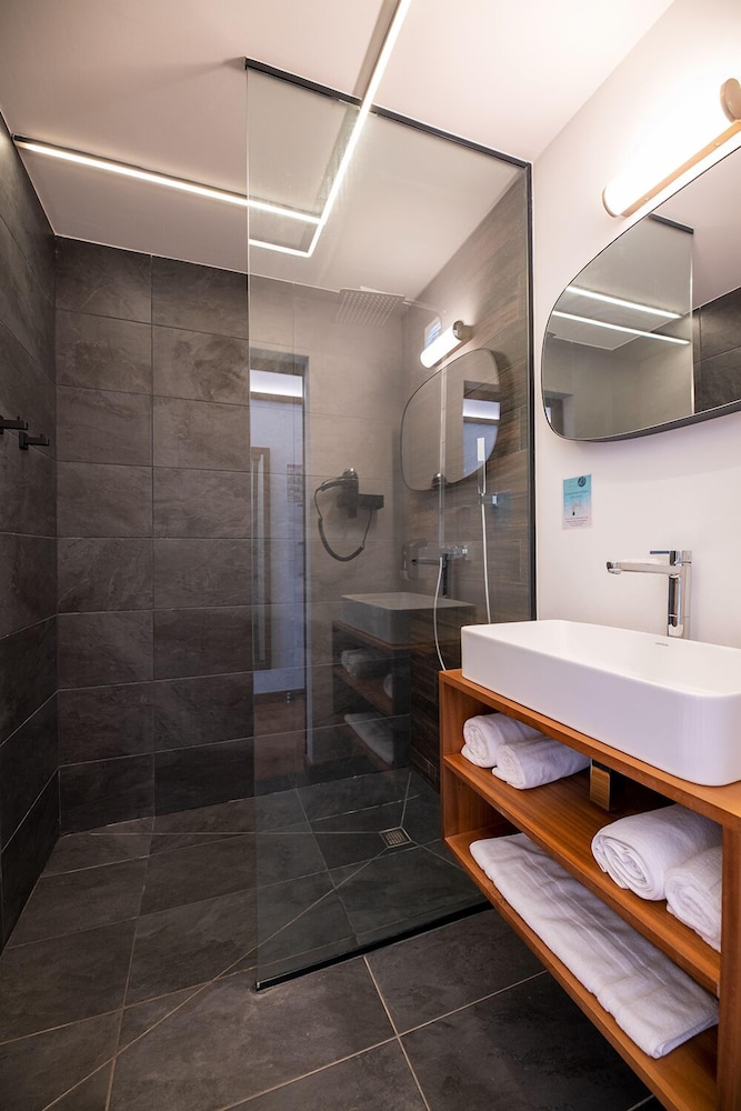 Hotel Latitude 21 57/58