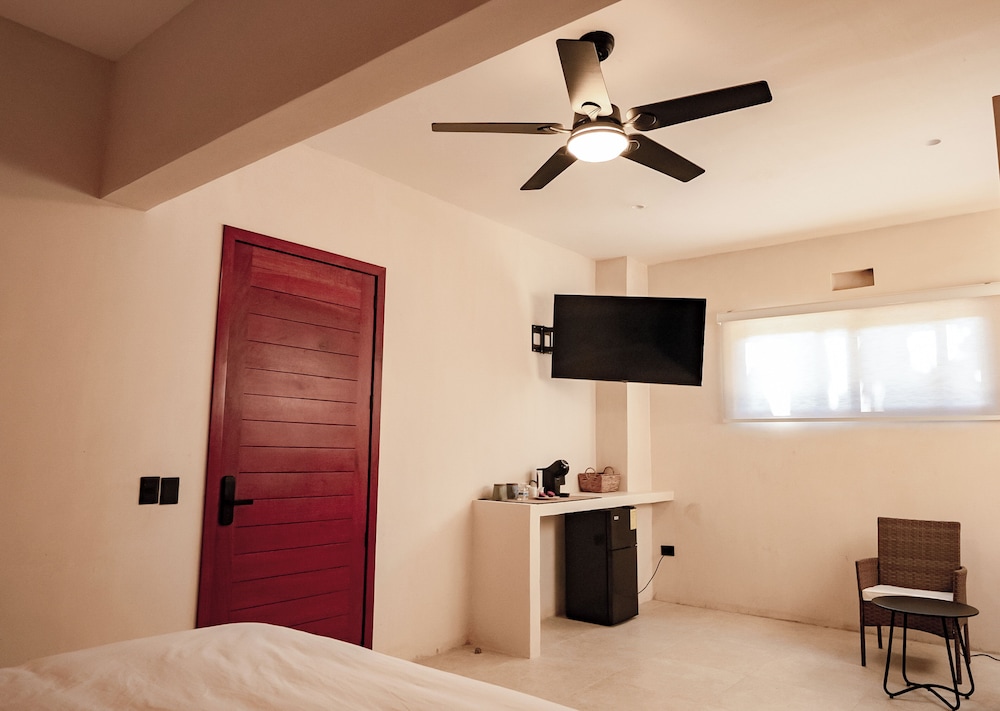 Beachfront Hotel Boutique DK 15/50