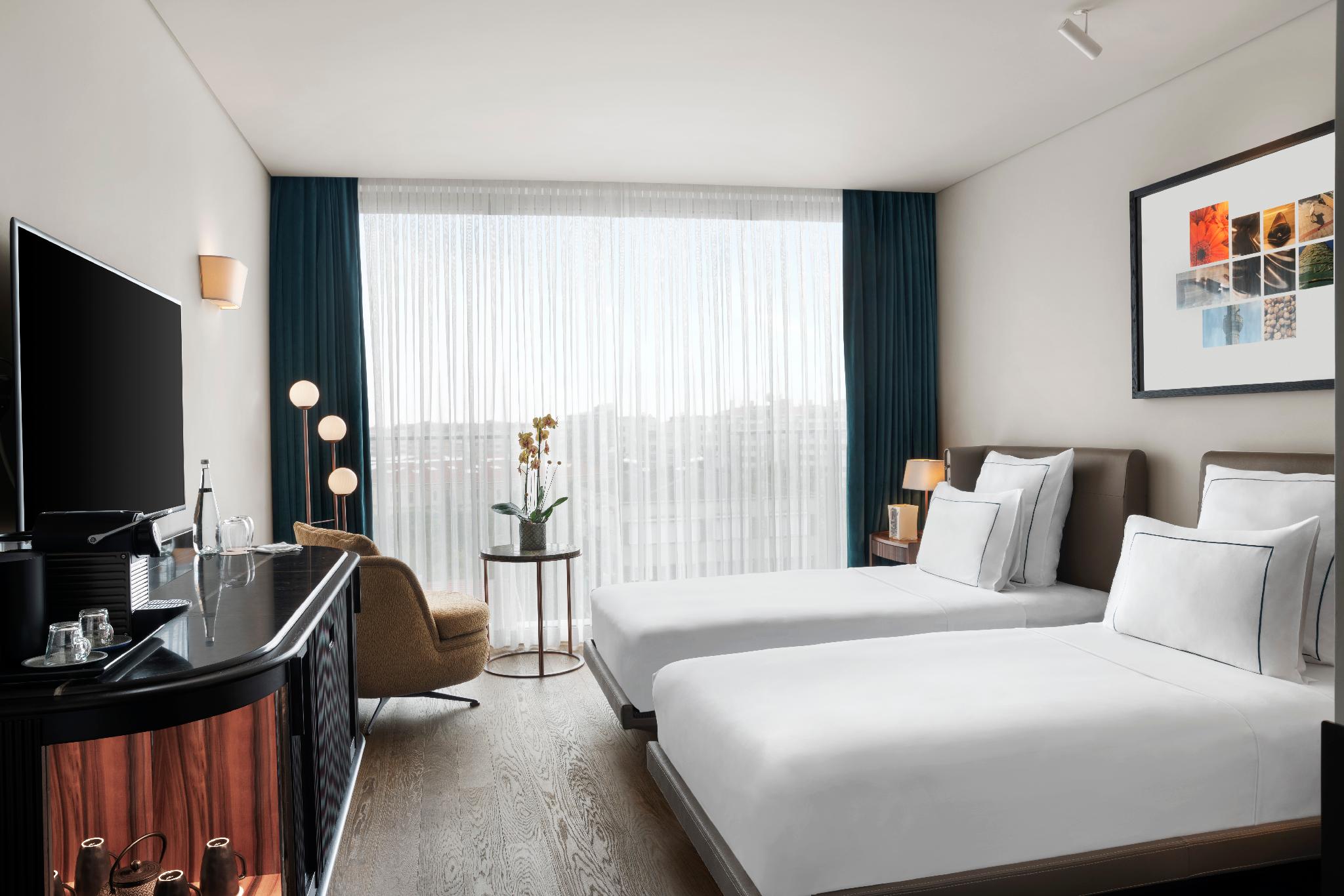 Room, King Bed, Partial Sea View