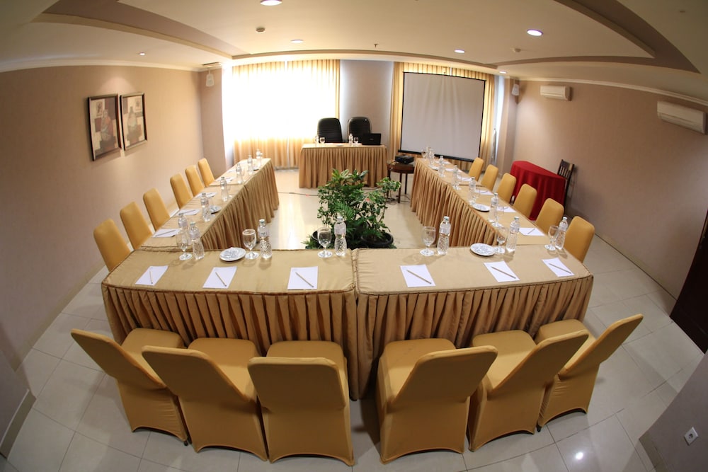 Grand Zuri Dumai 65/69