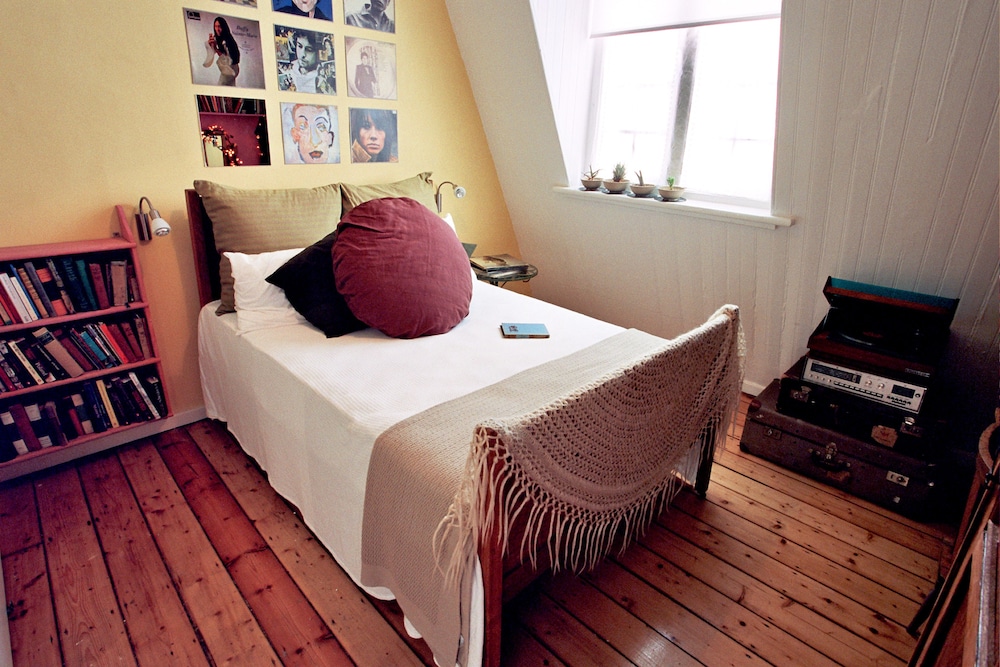 STANDARD, TWIN BEDS
