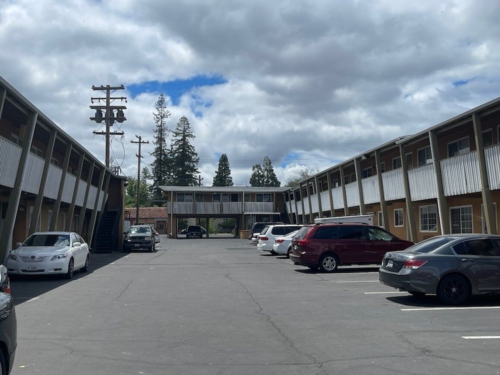 Anchorage Inn Motel 3/36