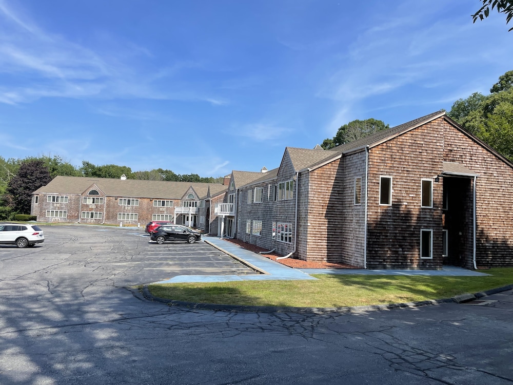 Gold Star Inn Suites 4/40