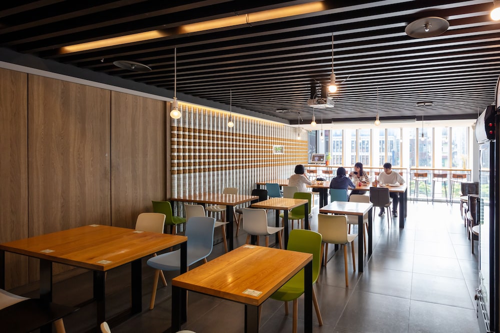 CHAIIN HOTEL DONGMEN 53/68