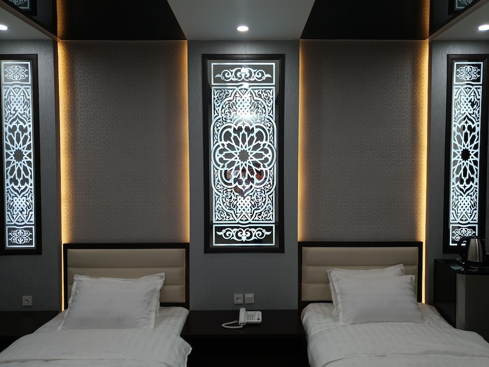Safir Hotel 6/36