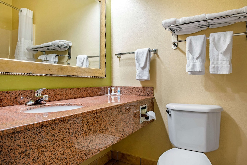 Quality Inn Jacksonville Near I-72 7/37