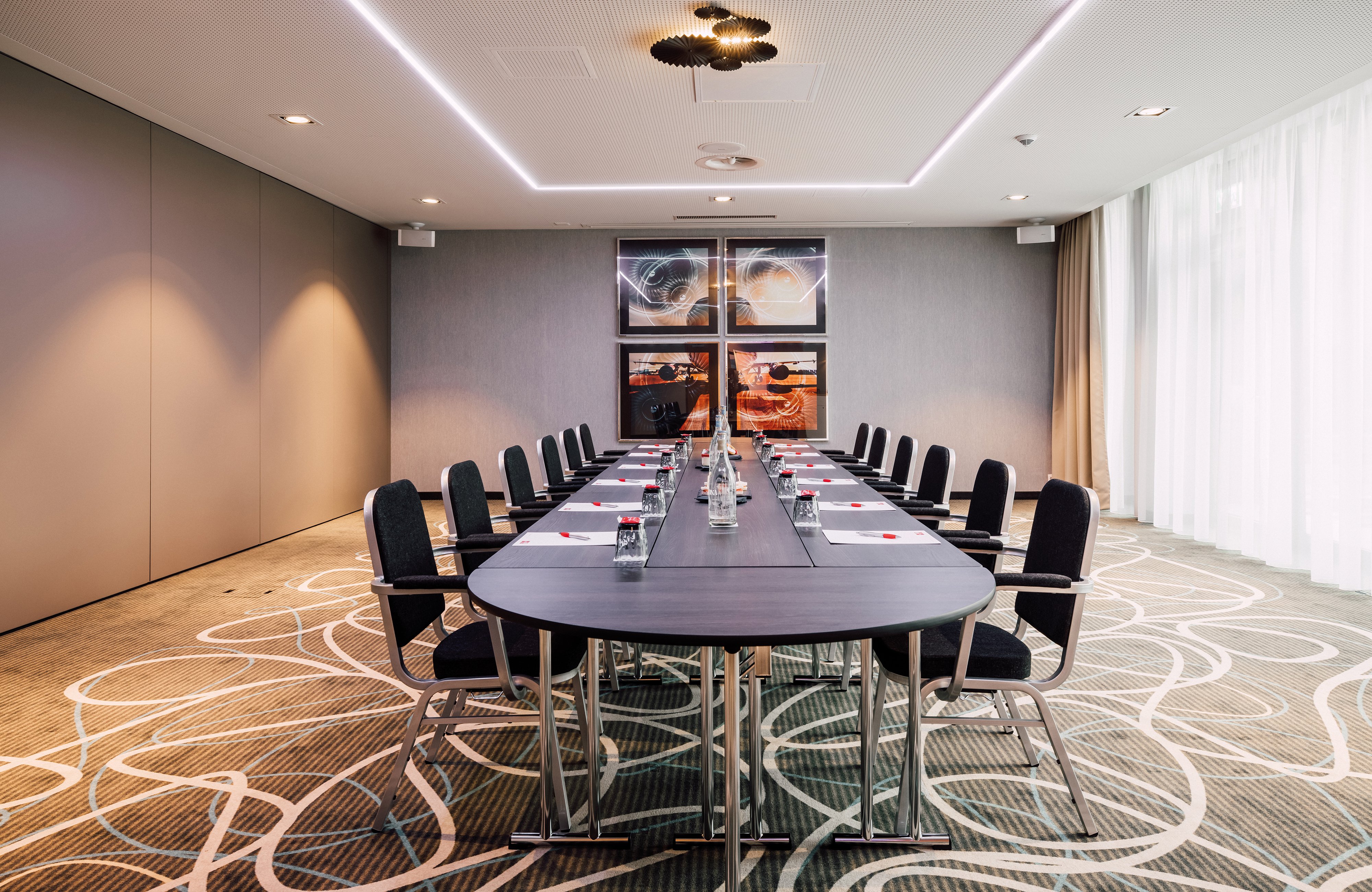 Leonardo Hotel Zurich Airport 72/76