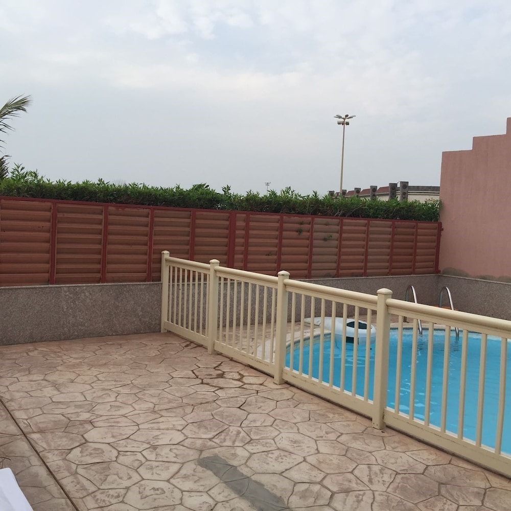 GOLDEN MARINA RESORT 46/50