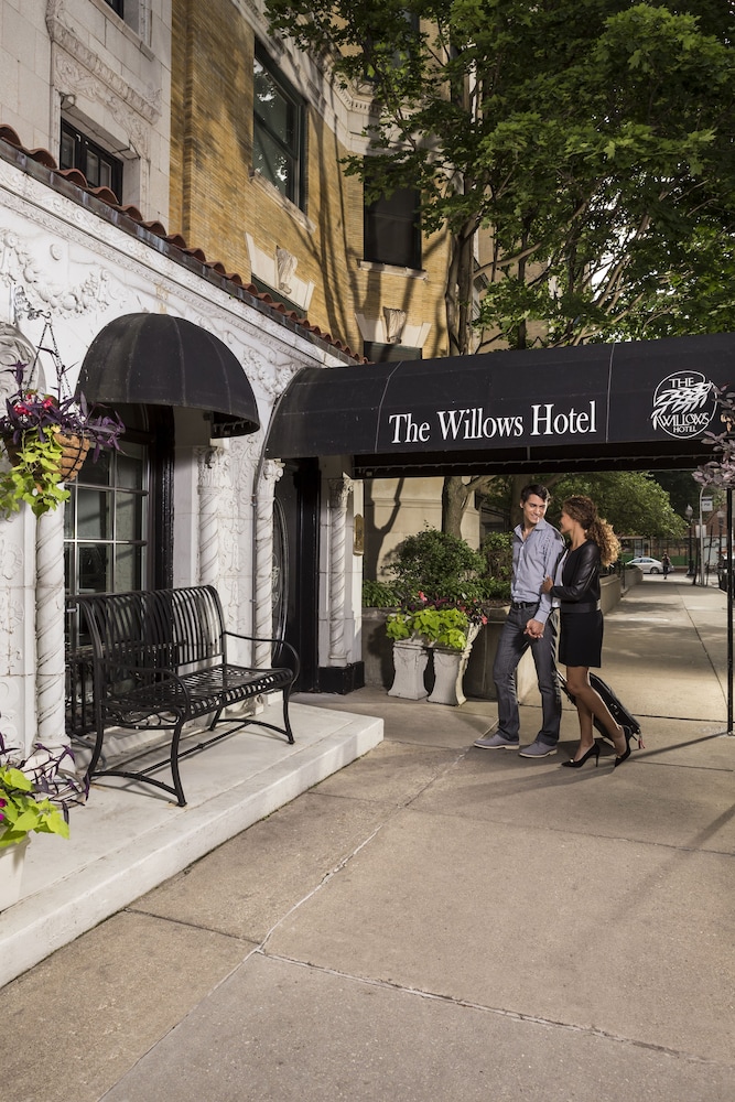 Willows Hotel 3/24