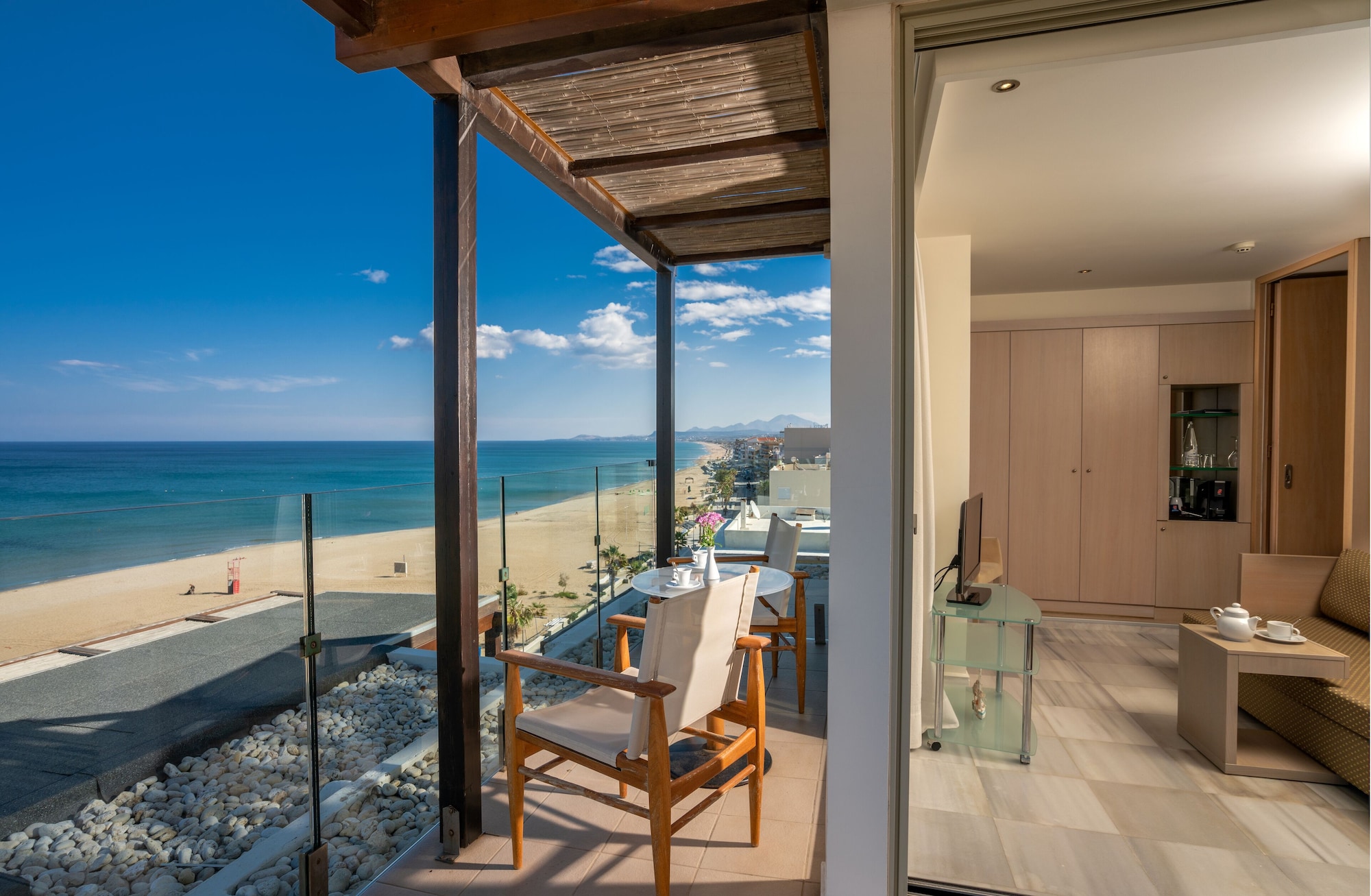 Suite Deluxe Sea View and Jacuzzi، KRITI BEACH 4/9
