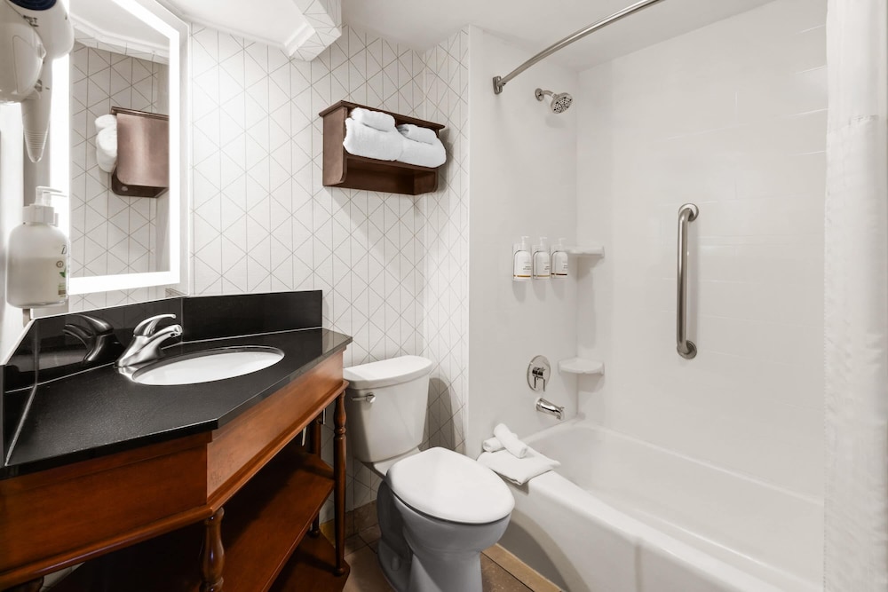 Wingate by Wyndham Cranberry 68/69