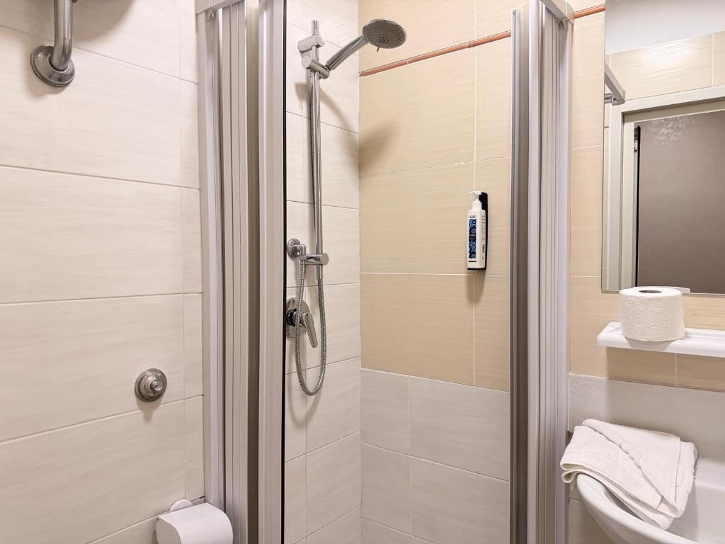 غرفة مفردة، Concorde Hotel 6/7
