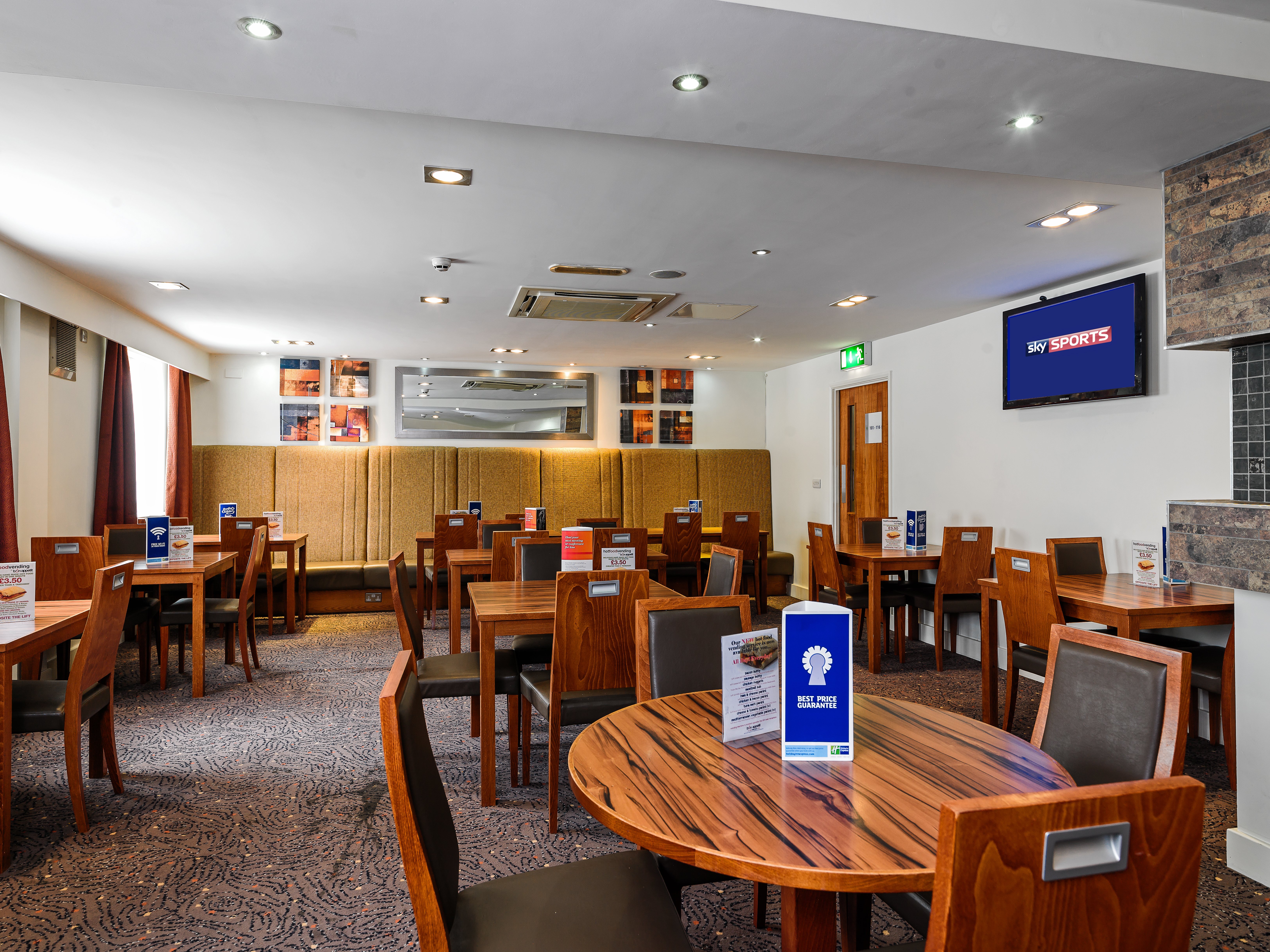 Holiday Inn Express Gatwick Crawley 25/50