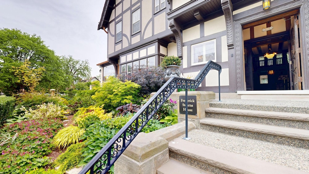 Frederick Stearns House Historic Inn 39/50