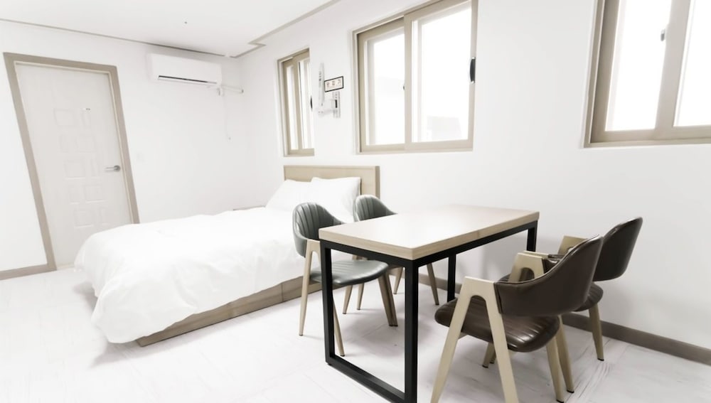 Daecheon 323 Condo 11/30