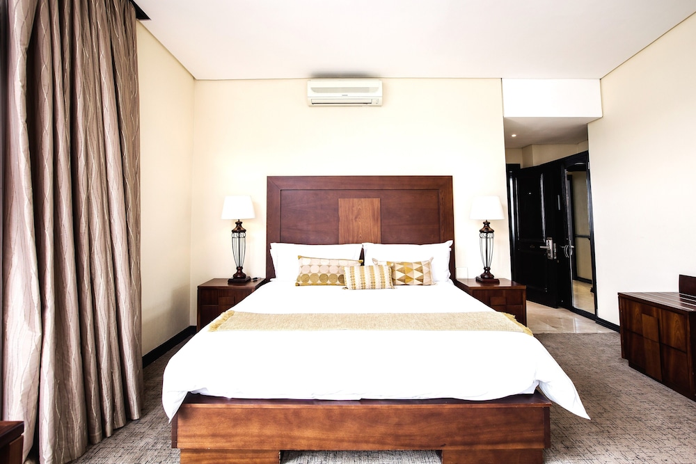 Premier Hotel Cape Town 12/82