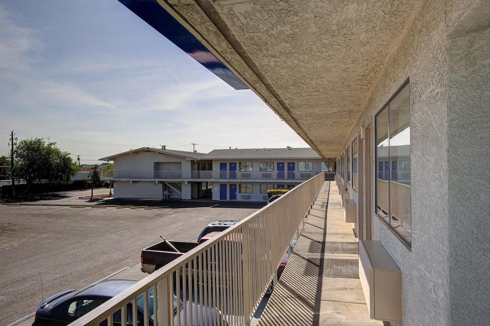 Motel6 Laredo Tx South 6/49