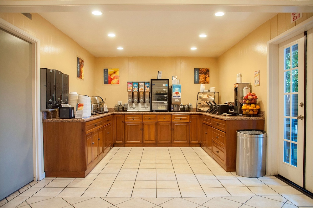 Best Western Village Inn Fresno 15/39