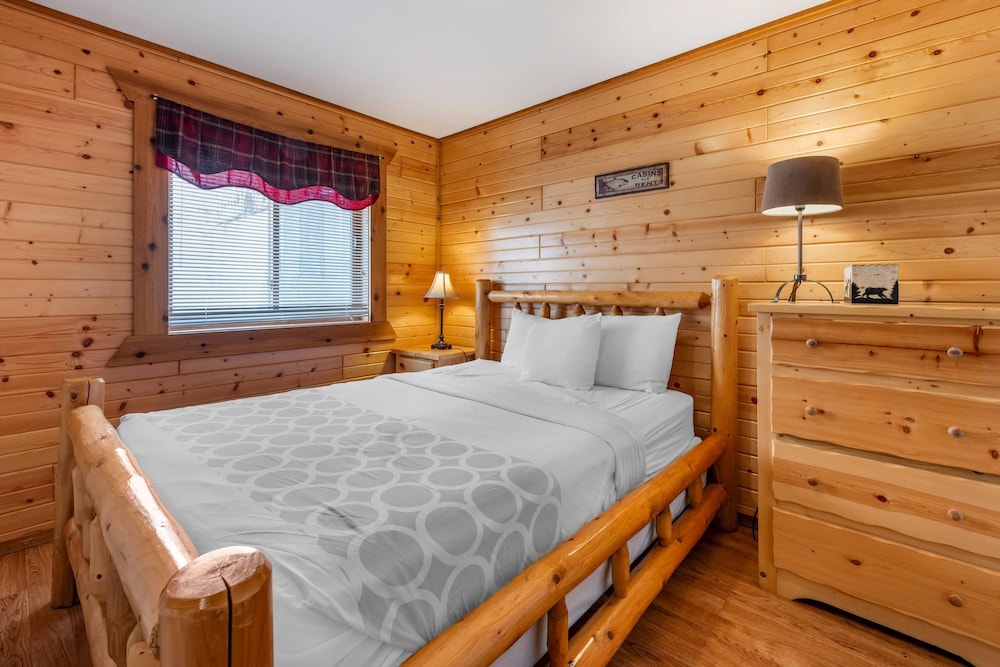 Three Bears Waterpark Resort Near Tomah, an Ascend Collection Hotel 10/50