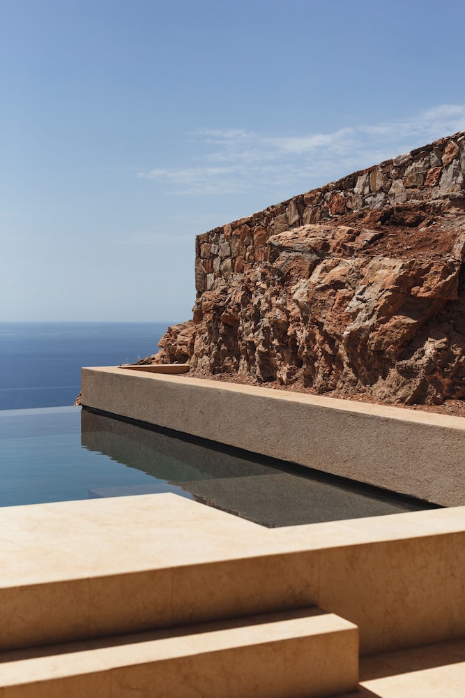 Gundari Folegandros 42/50