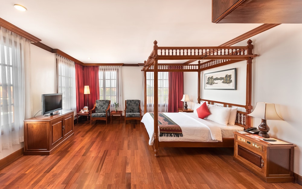 Royal Crown Hotel & Spa 51/70