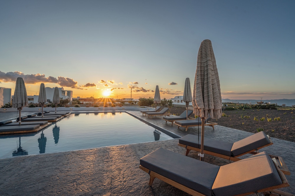 Volcanic Arc Santorini Suites 52/59