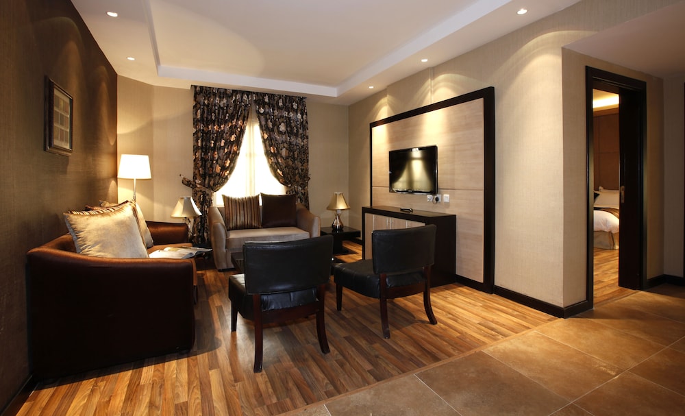 جراند بلازا الرياض(Grand Plaza Hotel - Takhasosi) 35/50