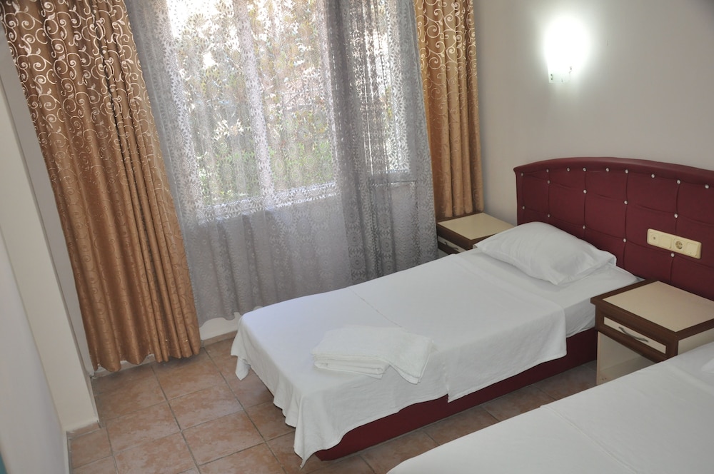 Basil's Apart Hotel 25/51