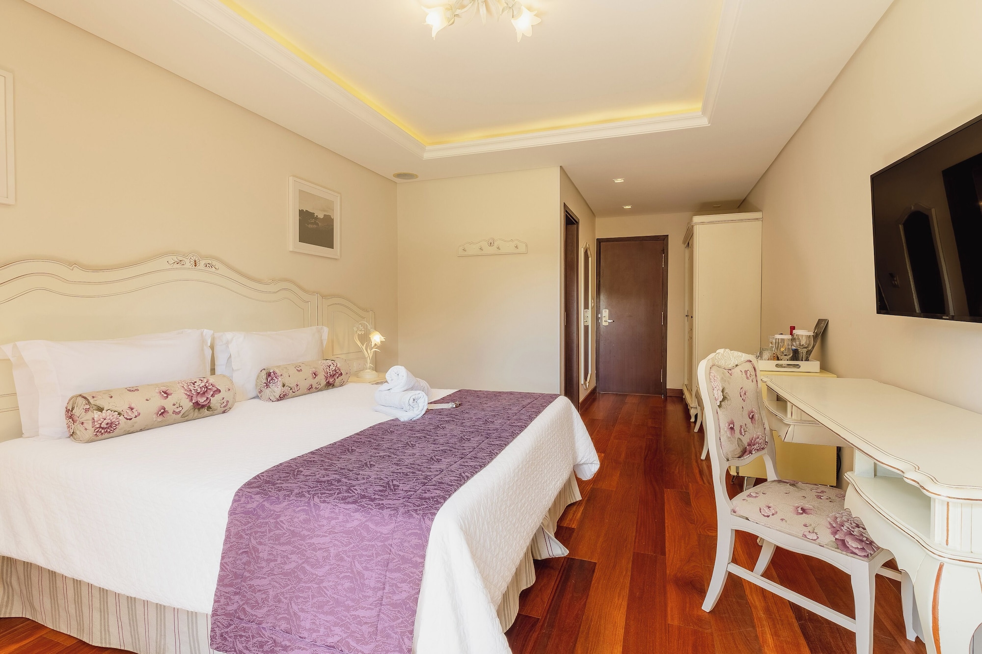 LUXURY, SUITE, BALCONY