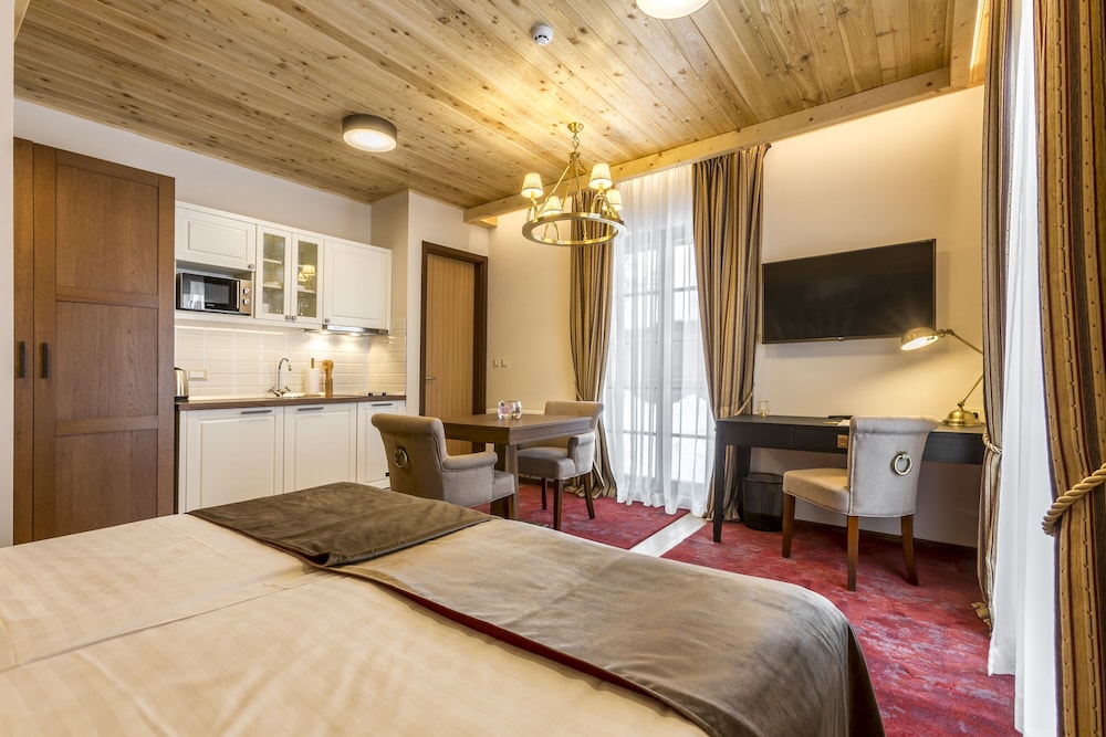 Deluxe, Studio, King Bed