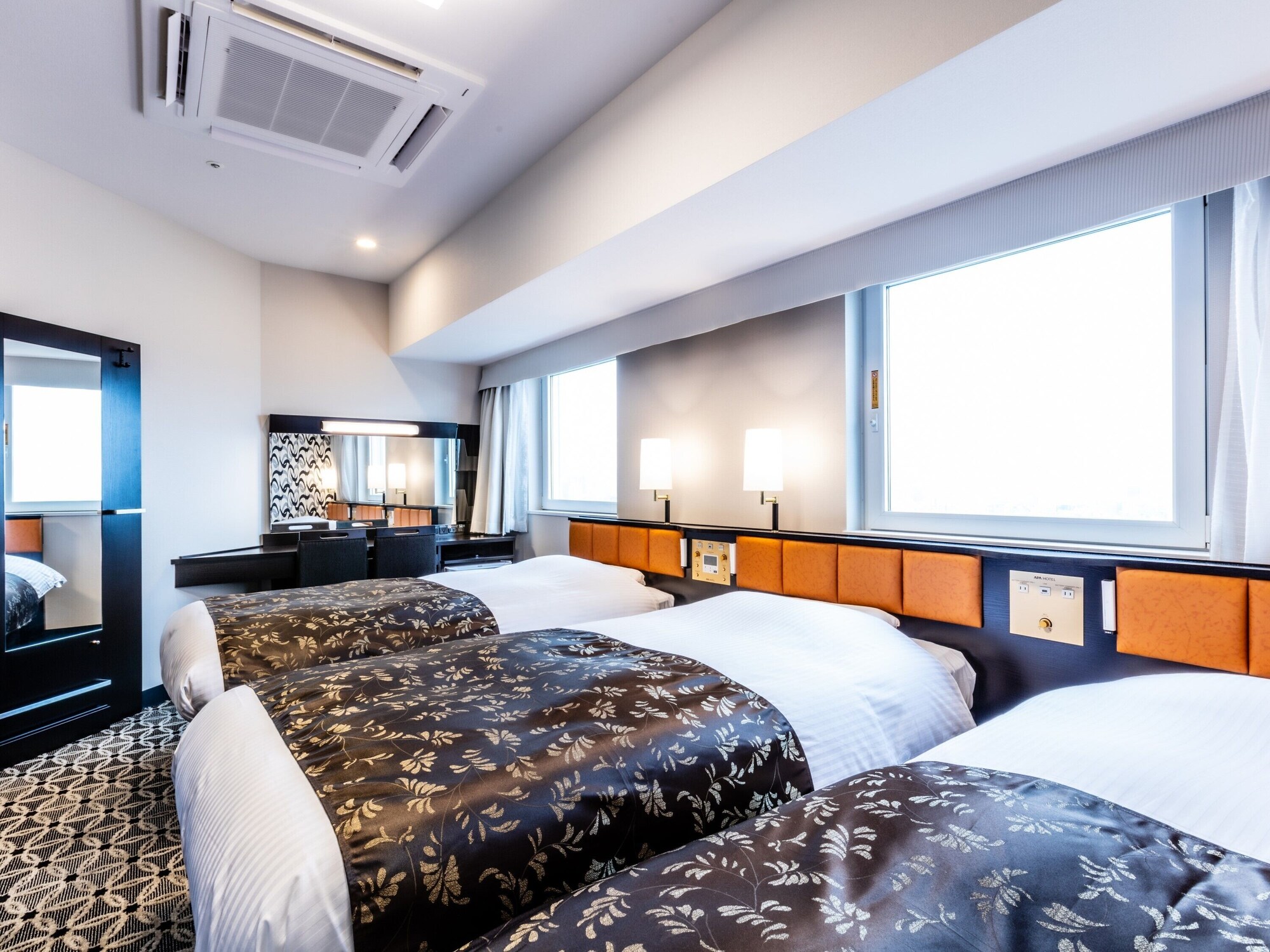 ROOM, TRIPLE, HIGH FLOOR