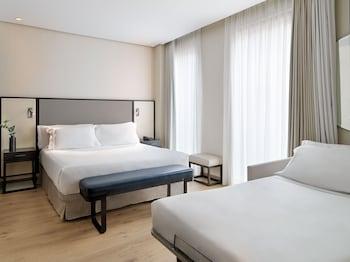 Atrium, Superior, King Bed
