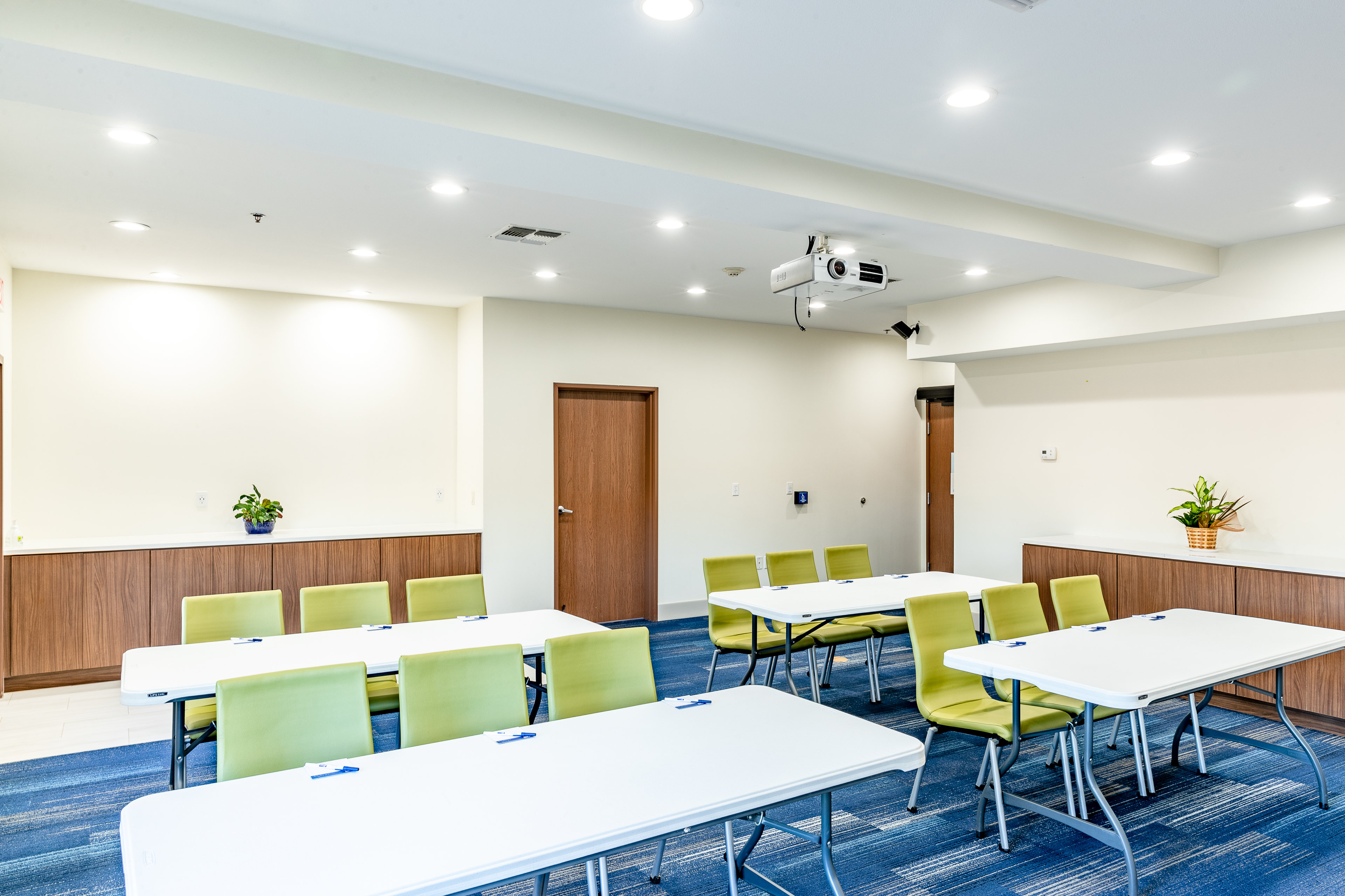 HOLIDAY INN EXPRESS HEREFORD 30/46