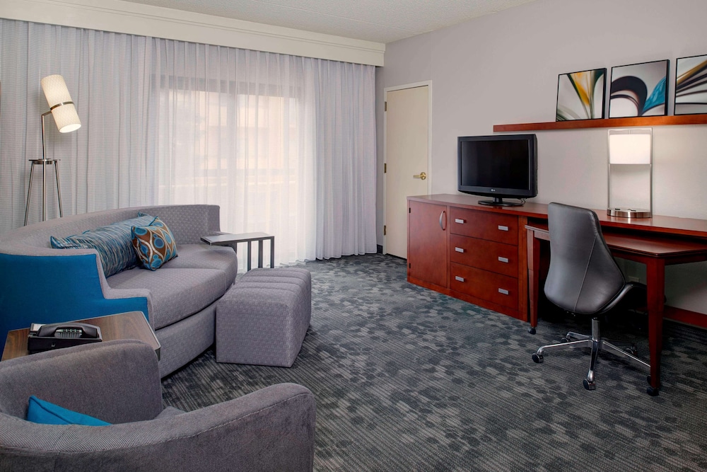 Sonesta Select Kansas City Airport Tiffany Springs 26/48